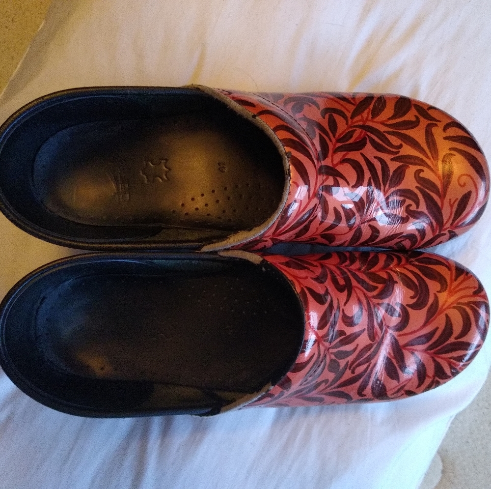 Dansko clogs size 41 orange with leaf pattern